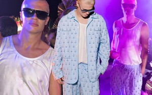 Haaland khi cởi áo Na Uy: Mặc ba lỗ trắng với pijama kẻ sọc, tưởng bác trai Việt Nam nào không đó
