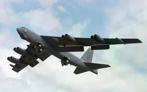 Máy bay ném bom B-52 ồ ạt rời Vương quốc Anh sau khi kết thúc nhiệm vụ ở Iran