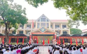 Phó hiệu trưởng bị tố sắp xếp giám thị giúp con gái thành thủ khoa khối D01 nói gì?