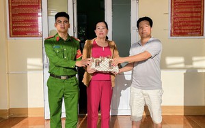 Phát hiện chiếc túi xách chứa 130 triệu đồng ở quán cà phê Đồi Sơn, anh Trần Thanh Quý lập tức báo công an
