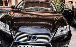 Xe Lexus đấu giá 'ế' của bà Trương Mỹ Lan tiếp tục lên sàn