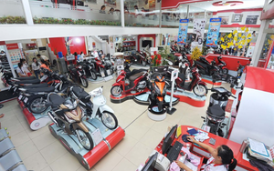 Mẹ âm thầm cho con gái 200 triệu, chồng biết chuyện liền quát ầm lên: "Tiền đó không phải muốn tiêu thế nào cũng được!"