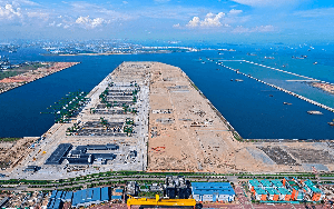 Phát hiện láng giềng Việt Nam thả liên tục gần 500 khối bê tông cao bằng toà nhà 10 tầng xuống đáy biển, công trình rộng bằng 3.300 sân bóng đá đã thành hình