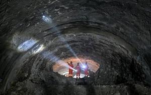 Láng giềng Việt Nam thả cỗ máy khổng lồ xuống nước, khoan xuyên nhiều lớp đất đá, lộ diện 'kỳ quan' chưa từng có dưới con sông dài thứ 3 thế giới