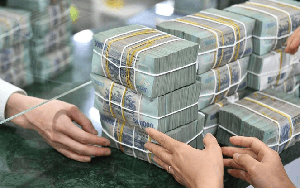 Chuyển khoản thành công 5 lần liên tiếp, giao dịch số tiền 2.060.000.000 đồng, Nguyễn Ngọc Anh lập tức liên hệ ngân hàng và báo công an