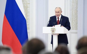 Tổng thống Putin nói Nga không thể bị đánh bại, hé lộ loạt vũ khí và tàu phá băng mới
