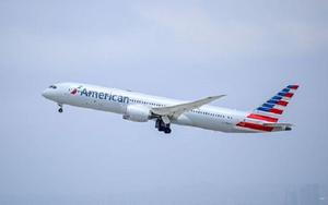 Vì sao chuyến bay của hãng American Airlines phải hạ cánh khẩn cấp?