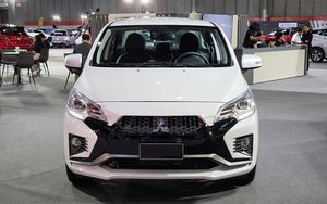 Ảnh thực tế Mitsubishi Attrage giá quy đổi từ 445 triệu đồng, bán gần sát Việt Nam: mặt trước hầm hố, có ADAS cạnh tranh Accent