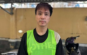 Clip hiện trường khám xét nơi ở của Tăng Nhật Tuệ: Nam ca sĩ cúi đầu, lôi ra nhiều loại chất cấm từ balo