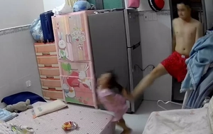 [Clip] Bé gái 3 tuổi ở TPHCM bị chồng hờ của mẹ đánh đập, bóp cổ gây phẫn nộ