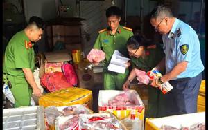 Đột kích 2 kho thực phẩm, phát hiện gần 1 tấn thịt heo, đùi gà không rõ nguồn gốc đang bốc mùi nồng nặc