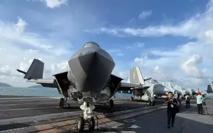 Ngắm dàn tiêm kích khủng trên tàu sân bay USS George Washington đang ở Đà Nẵng