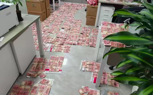 Về nhà sau hơn nửa tháng đi công tác, người đàn ông tái mặt khi thấy thứ ở ban công: Mất 14 giờ 'giải cứu'