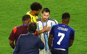 Quốc đảo nhỏ bé vừa làm Messi kiệt sức: Dân số nửa triệu người nhưng có thị trường chứng khoán, số mã cổ phiếu gây sốc
