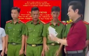 Ngọc Sơn tặng quà cho các chiến sĩ công an có hoàn cảnh khó khăn