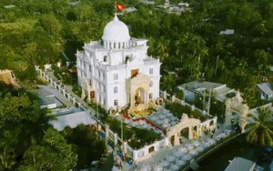 Lâu đài sáng nhất miền Tây