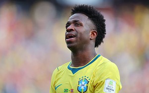 Vì sao Vinicius không đá phạt đền cho Brazil?
