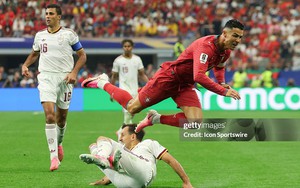 Nhận điểm số thấp gần nhất đội, Ronaldo “tội nghiệp” ra sao trong ngày chia tay World Cup?