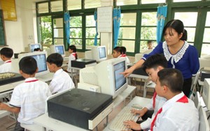 Nhân viên thiết bị thí nghiệm trường học có được chuyển sang giáo viên Tin học?