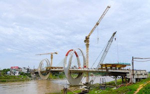 Hà Nội: Cầu hơn 1.800 tỷ đồng qua sông Đuống sắp ‘cán đích’ sau 3 năm thi công