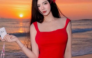 Khéo khoe lưng trần trên biển Mũi Né, hot girl này khiến người xem chỉ muốn lập tức "xách ba lô lên và đi"