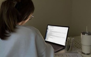 AI đang... học Triết và nguy cơ "rỗng não"