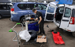 Người dân nước này xếp hàng 'độ' xe, chuyển từ chạy xăng sang gas vì lý do này