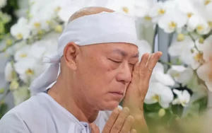 NSND Tạ Minh Tâm và hai con khóc đưa tiễn nghệ sĩ Bạch Vân