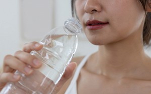 Uống 3.000ml nước trong vòng 2 giờ, người phụ nữ 33 tuổi bị phù não