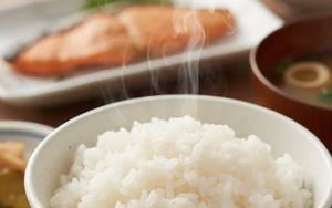 3 thói quen ăn cơm cần bỏ ngay