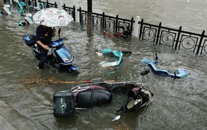 Tin nóng thế giới hôm nay 12/8: Bão Dolphin gây mưa lớn tại Trung Quốc