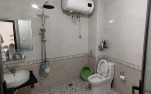 Vì sao ngày càng nhiều gia đình không còn lắp bình nóng lạnh trong phòng tắm? 2 cách bố trí an toàn hơn đang dần trở thành xu hướng mới