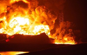 Novorossiysk bị tấn công chưa từng thấy, Nga ban bố tình trạng khẩn cấp – Ông Putin mặc quân phục cảnh cáo khối 32 nước