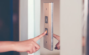 10 điều không nên làm khi đi thang máy có thể bạn chưa nghe thấy bao giờ