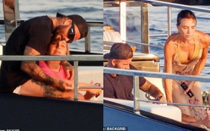 Paparazzi "tóm dính" David Beckham âu yếm con gái trên siêu du thuyền, Victoria khoe body nóng bỏng, nhan sắc tiểu thư Harper chiếm spotlight