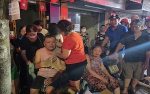 Cứu 4 người khỏi đám cháy cửa hàng thời trang ở Hà Nội
