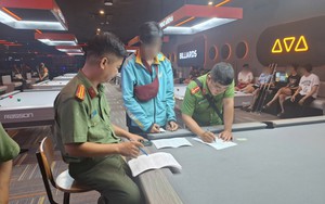 Công an kiểm tra 120 nhân viên và khách tại một quán internet, bida lúc 21 giờ