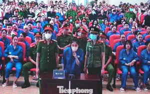 "Cô tiên từ thiện" Trúc Phương xin điều chỉnh thông tin trong hồ sơ đại án ma túy VN10