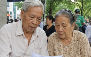 Hai phương án điều chỉnh tuổi hưởng trợ cấp hưu trí xã hội: Giữ 75 tuổi hay giảm dần xuống 70?