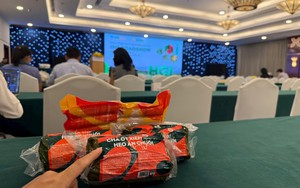 Bầu Đức tặng quà đặc biệt: Chả ớt xiêm heo ăn chuối và chả thủ heo ăn chuối
