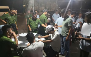Công an kiểm tra một bãi xe lúc 4 giờ 30 phút 