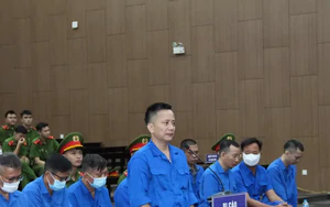 Doanh nghiệp thu tiền của người lao động vượt quy định để 'bôi trơn' quan chức