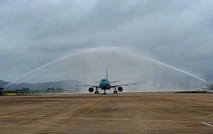 7h sáng nay - 19/8, đây là chuyến bay đầu tiên hạ cánh trên đường băng "nghìn tỷ" mới toanh tại sân bay Liên Khương