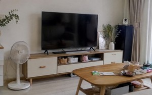 Vì sao ngày càng nhiều gia đình không còn đặt tivi lên kệ? 2 cách bố trí đang phổ biến trong nhà hiện đại