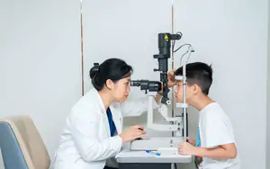 Báo động cận thị học đường: Nhiều trẻ giảm thị lực từ rất sớm