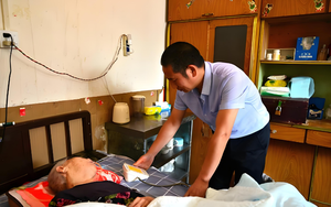 10 năm làm dâu gần như không chăm bố mẹ chồng, đến lúc bố tôi bệnh nặng, vợ vẫn nói một câu khiến tôi không thể chấp nhận
