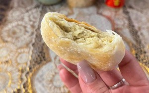 Cắn miếng bánh hạt dẻ chồng mang về từ chuyến công tác, tôi cười nhạt nhìn lại hôn nhân 10 năm