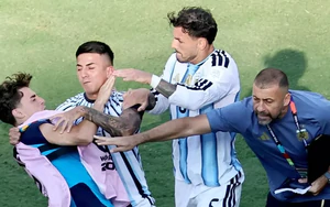 Cái giá cực đắt cho tuyển thủ Argentina quật ngã Garcia, bóp cổ Gavi
