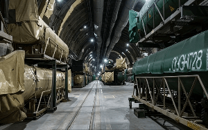 Iran công bố thước phim đầu tiên về nhà máy sản xuất tên lửa ngầm