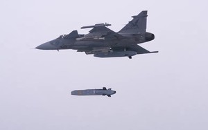 Tiêm kích Gripen C tấn công cực mạnh nhờ tên lửa hành trình Taurus